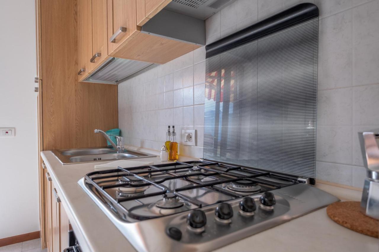 Happy Guest Apartments - Lake View And Pool Riva di Solto Exterior foto