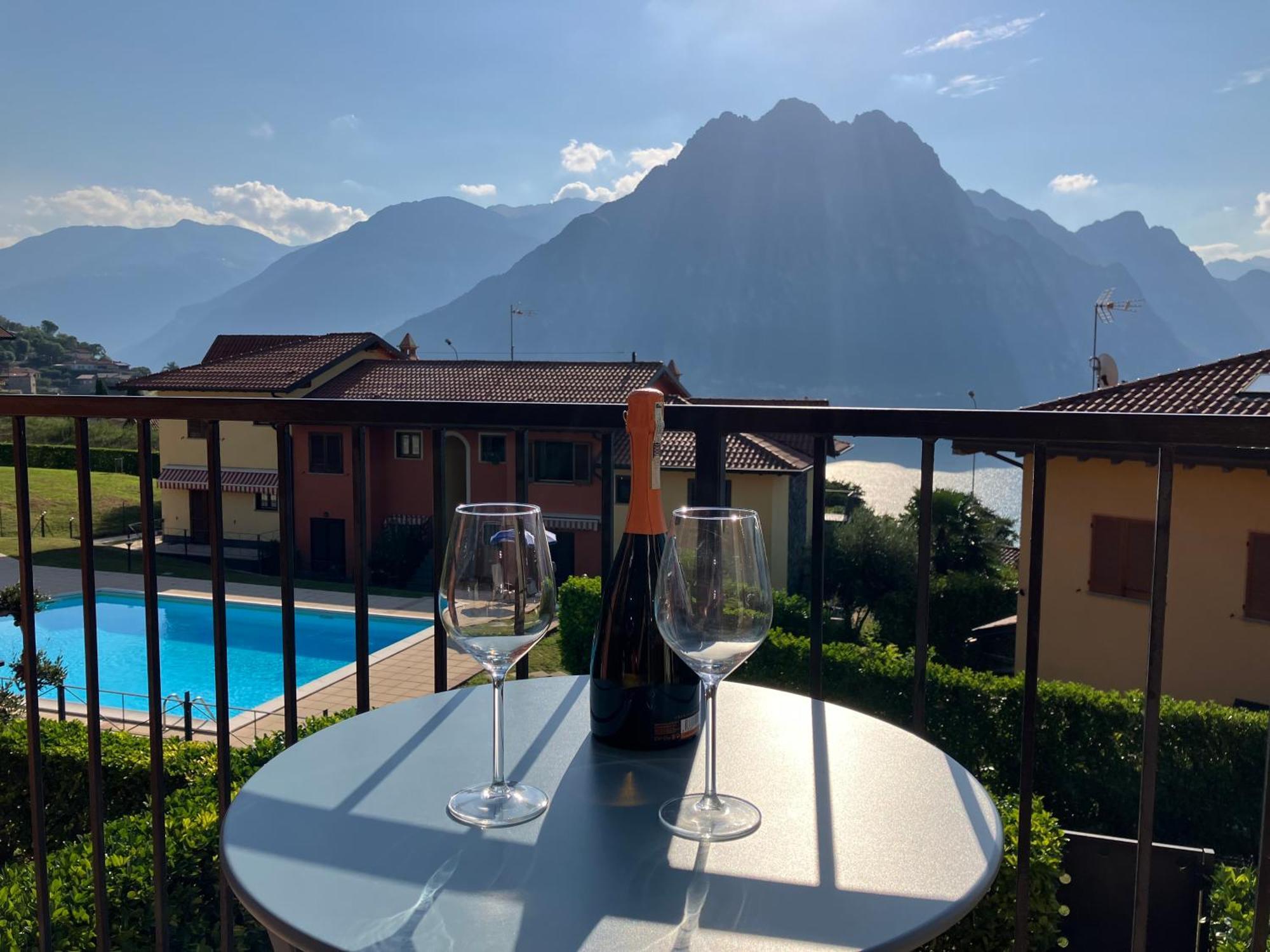 Happy Guest Apartments - Lake View And Pool Riva di Solto Exterior foto