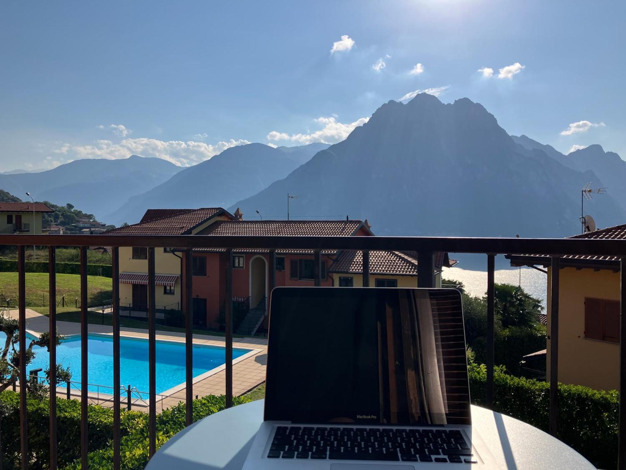 Happy Guest Apartments - Lake View And Pool Riva di Solto Exterior foto