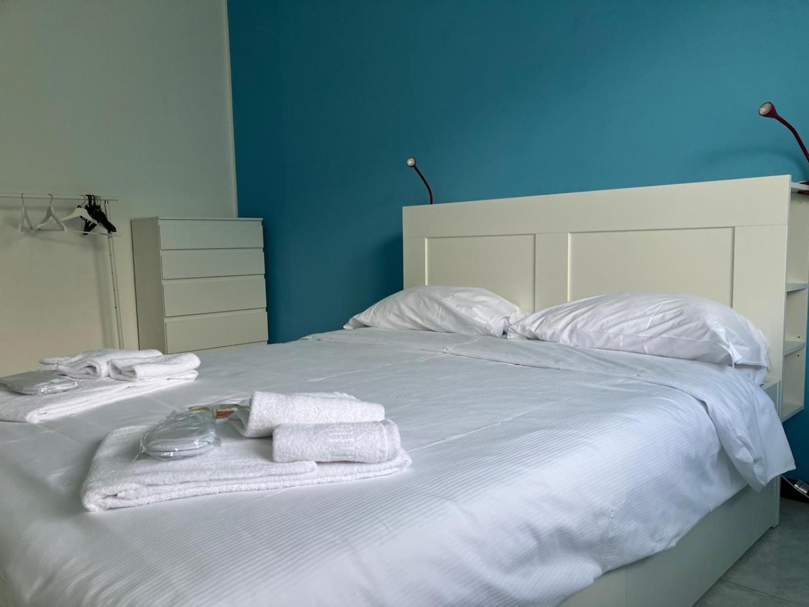 Happy Guest Apartments - Lake View And Pool Riva di Solto Exterior foto